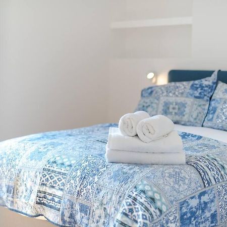 Stunning Two Bed Apartment Rh8 Londra Esterno foto
