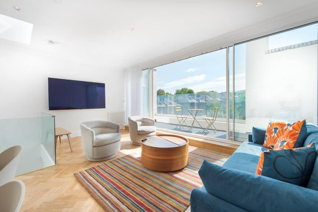 Stunning Two Bed Apartment Rh8 Londra Esterno foto
