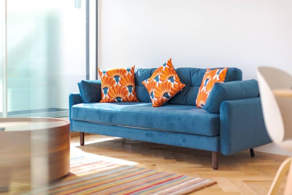 Stunning Two Bed Apartment Rh8 Londra Esterno foto