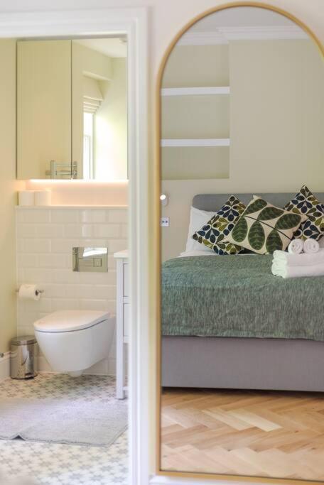 Stunning Two Bed Apartment Rh8 Londra Esterno foto
