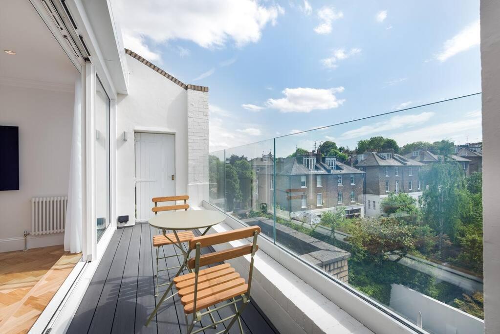 Stunning Two Bed Apartment Rh8 Londra Esterno foto